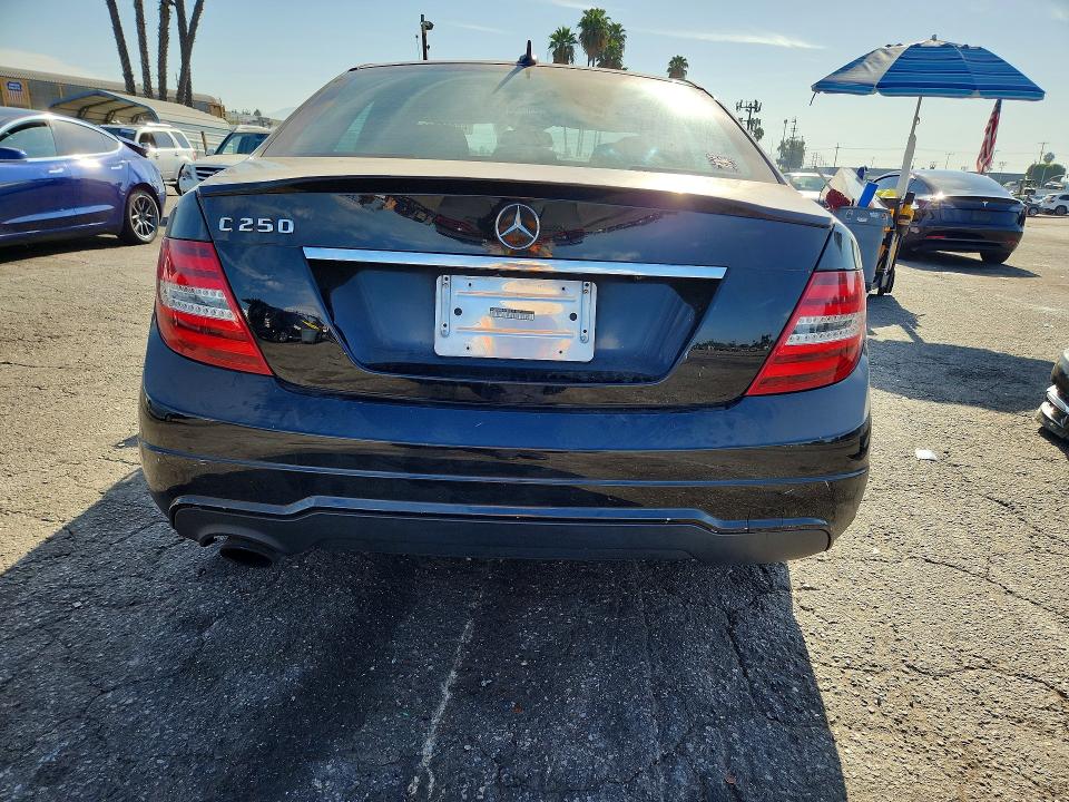 Продажа на аукционе авто 2014 Mercedes-benz C, vin: WDDGF4HB1ER311133, номер лота: 66607006