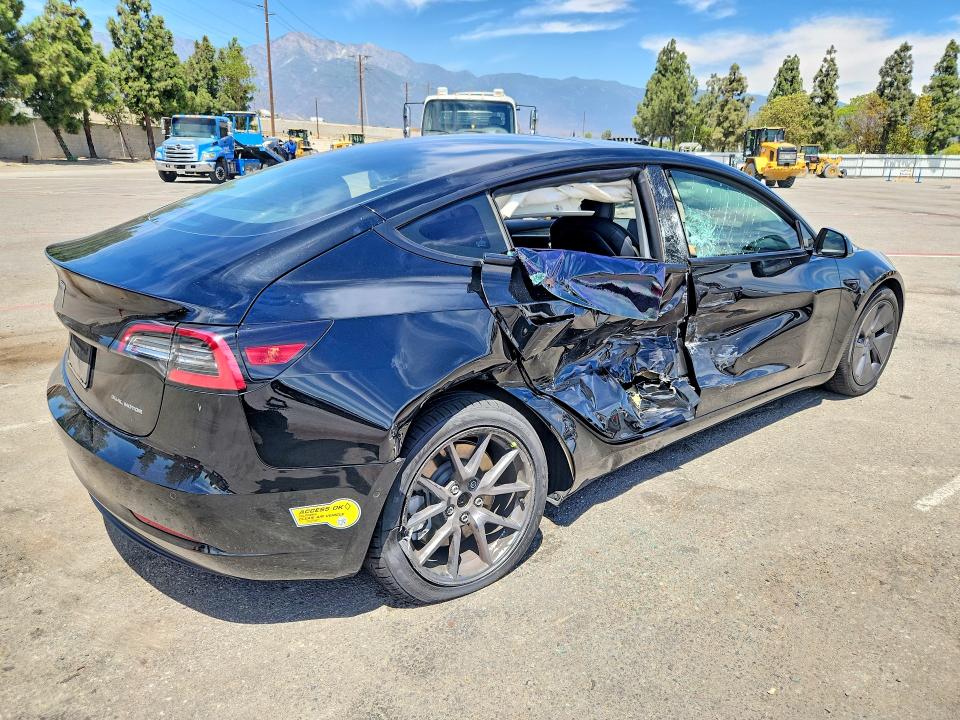 65649696 :رقم المزاد ، 5YJ3E1EB4NF135053 vin ، 2022 Tesla Model 3 مزاد بيع