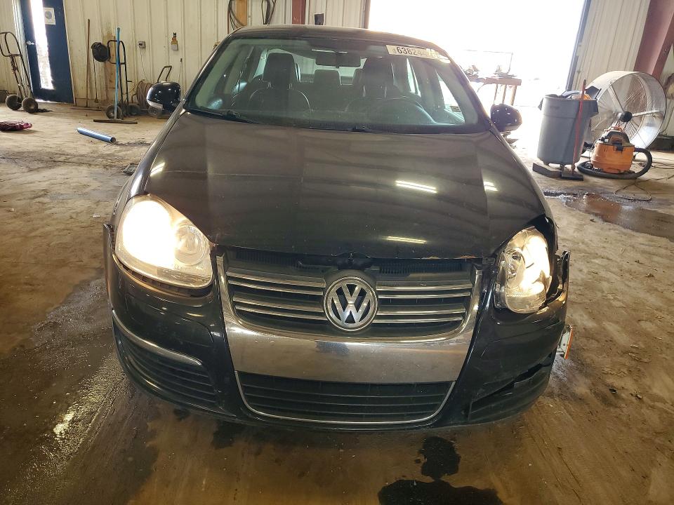 63824476 :رقم المزاد ، 3VWRX7AJ8AM105075 vin ، 2010 Volkswagen Jetta مزاد بيع