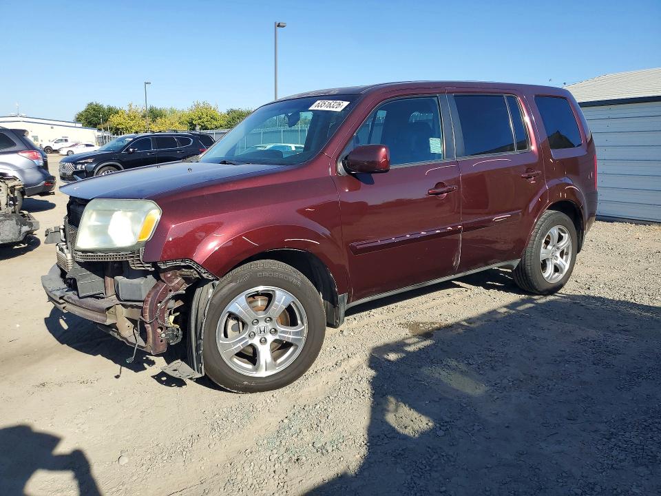 63516326 :رقم المزاد ، 5FNYF4H55FB043381 vin ، 2015 Honda Pilot مزاد بيع