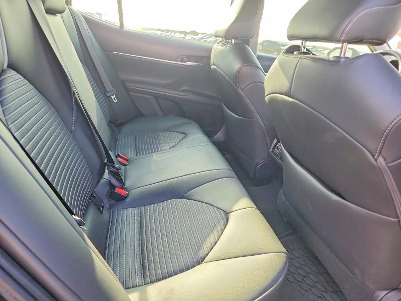 Auction sale of the 2018 Toyota Camry, vin: 4T1B11HK8JU065220, lot number: 63653606