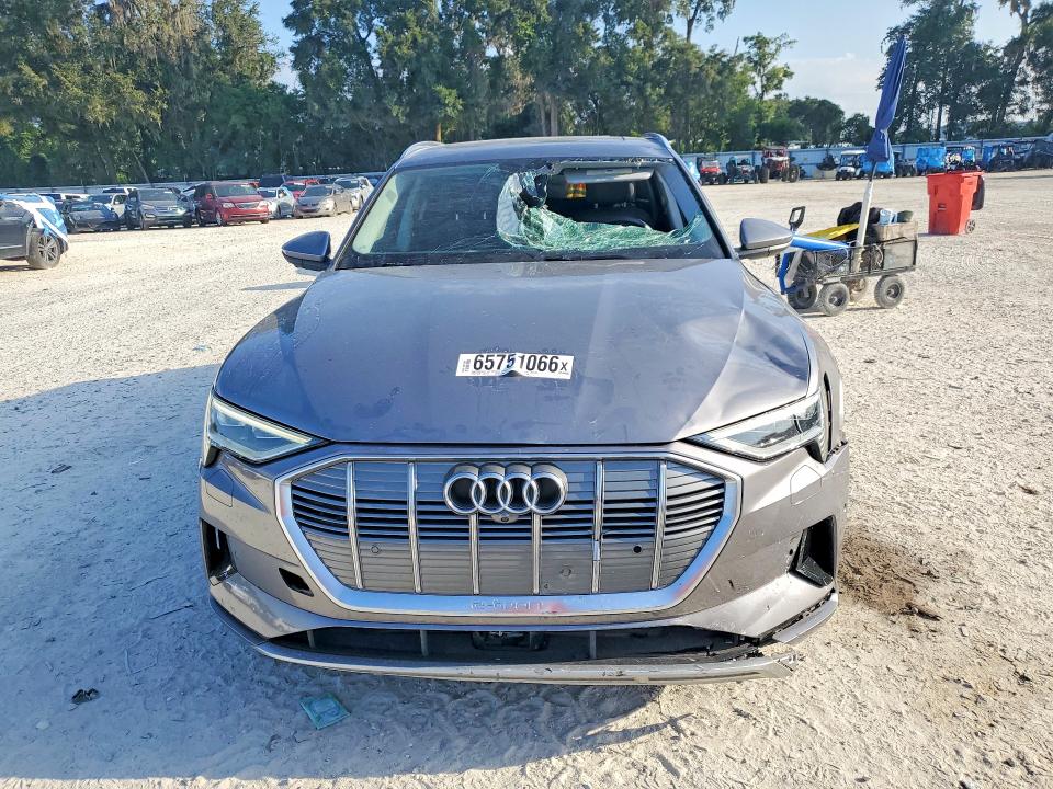 Продаж на аукціоні авто 2019 Audi E-tron, vin: WA1LAAGE1KB013004, номер лоту: 65751066