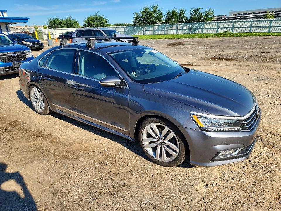 2017 Volkswagen Passat მანქანა იყიდება აუქციონზე, vin: 1VWGT7A34HC011842, აუქციონის ნომერი: 65126516