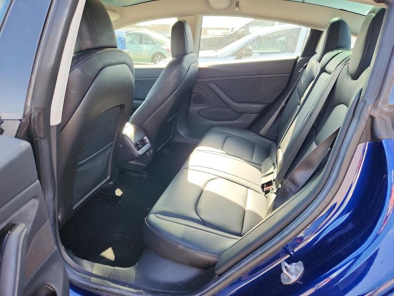 64655946 :رقم المزاد ، 5YJ3E1EA2JF018170 vin ، 2018 Tesla Model 3 مزاد بيع