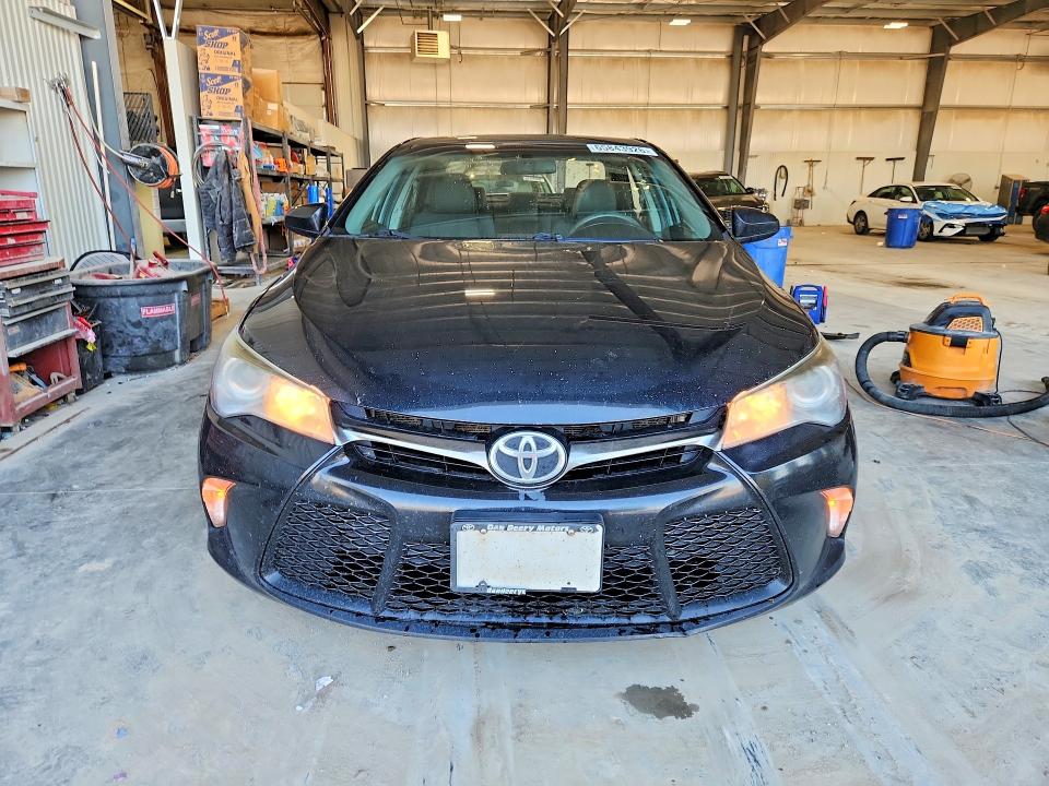 65843926 :رقم المزاد ، 4T1BF1FK2HU710149 vin ، 2017 Toyota Camry مزاد بيع