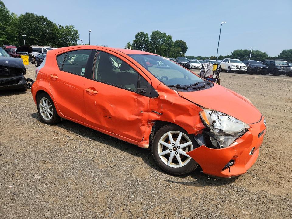 64892736 :رقم المزاد ، JTDKDTB32D1044023 vin ، 2013 Toyota Prius C مزاد بيع