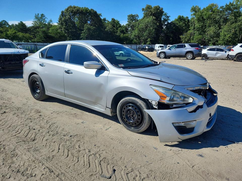 2015 Nissan Altima მანქანა იყიდება აუქციონზე, vin: 1N4AL3AP2FN335240, აუქციონის ნომერი: 64375926