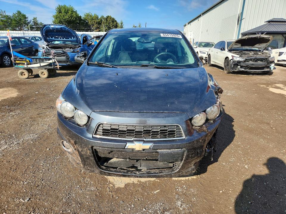 65415926 :رقم المزاد ، 1G1JC6SH2F4192534 vin ، 2015 Chevrolet Sonic مزاد بيع