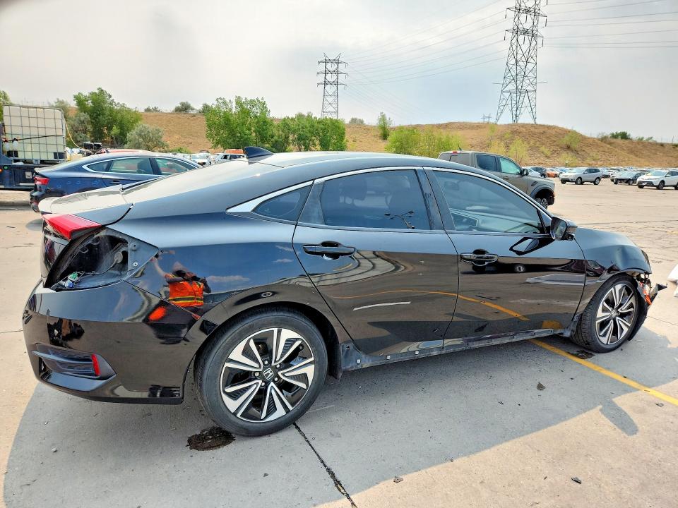 63677976 :رقم المزاد ، JHMFC1F38JX023932 vin ، 2018 Honda Civic مزاد بيع