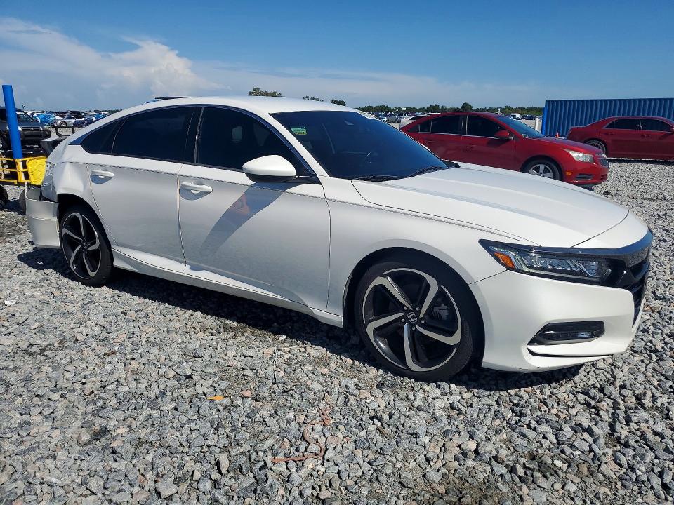 Продаж на аукціоні авто 2018 Honda Accord, vin: 1HGCV1F31JA197411, номер лоту: 65831136