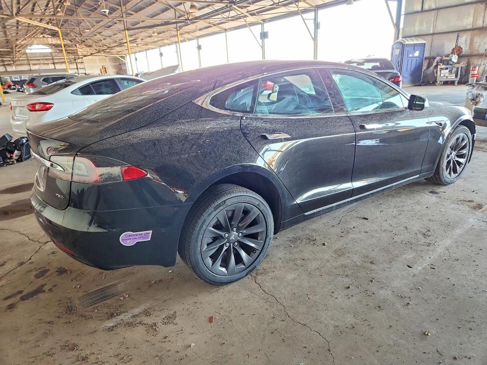 64138406 :رقم المزاد ، 5YJSA1E20JF292273 vin ، 2018 Tesla Model S مزاد بيع