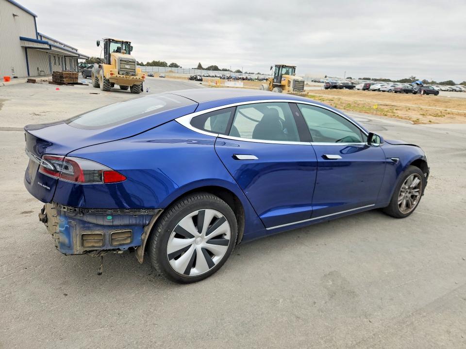 64591166 :رقم المزاد ، 5YJSA1E24MF427288 vin ، 2021 Tesla Model S مزاد بيع