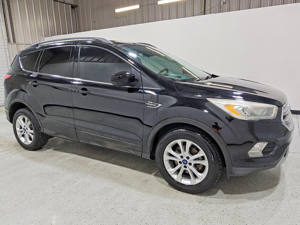 63405226 :رقم المزاد ، 1FMCU0GD6HUC07373 vin ، 2017 Ford Escape مزاد بيع