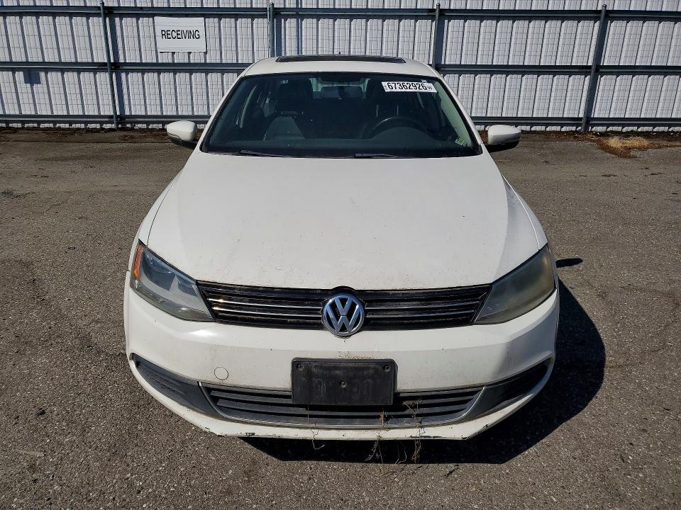 67362926 :رقم المزاد ، 3VWDP7AJ0DM428714 vin ، 2013 Volkswagen Jetta مزاد بيع