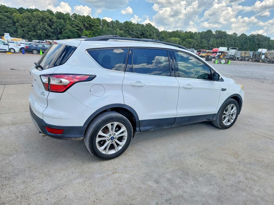 65689906 :رقم المزاد ، 1FMCU0GD7HUE42803 vin ، 2017 Ford Escape مزاد بيع