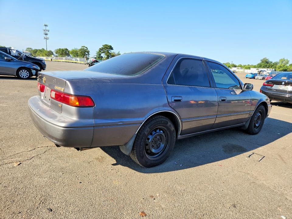 65121586 :رقم المزاد ، 4T1BF22K2WU073451 vin ، 1998 Toyota Camry مزاد بيع
