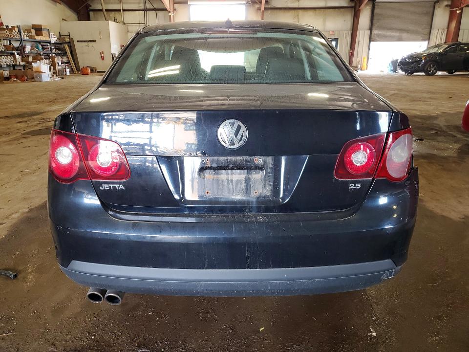 63824476 :رقم المزاد ، 3VWRX7AJ8AM105075 vin ، 2010 Volkswagen Jetta مزاد بيع