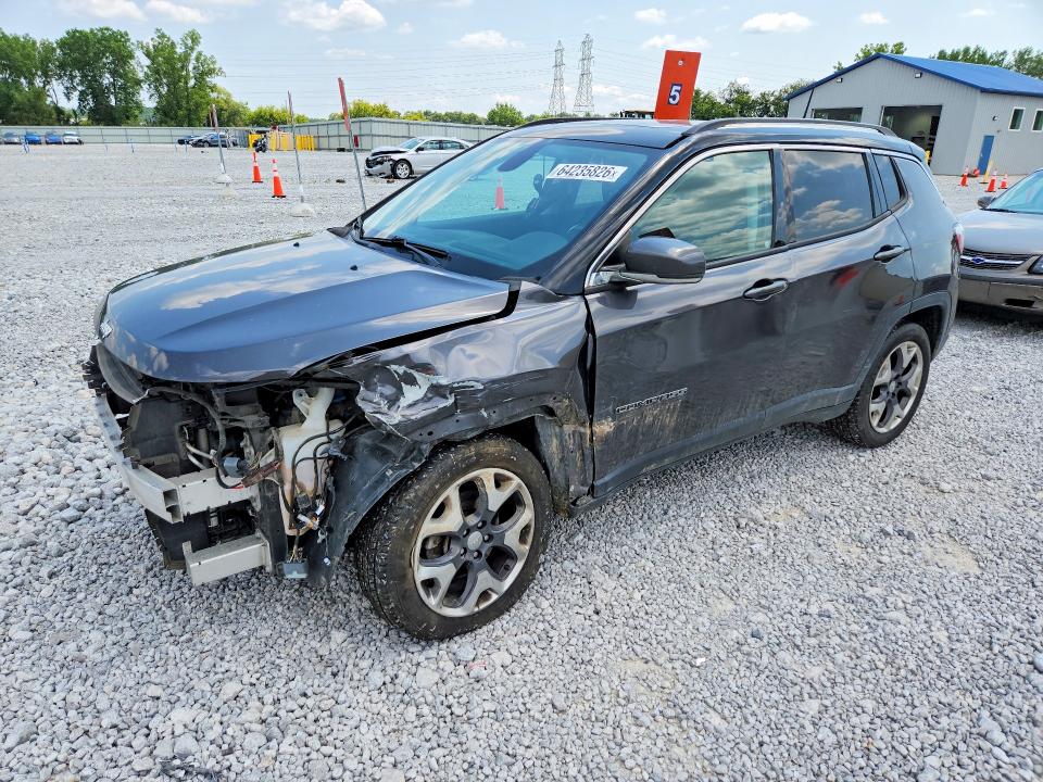 64235826 :رقم المزاد ، 3C4NJDCB7JT135696 vin ، 2018 Jeep Compass مزاد بيع