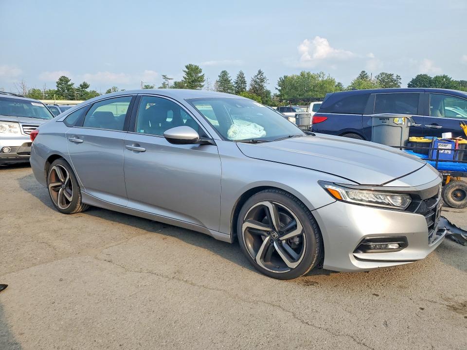 64740606 :رقم المزاد ، 1HGCV1F39JA124075 vin ، 2018 Honda Accord مزاد بيع
