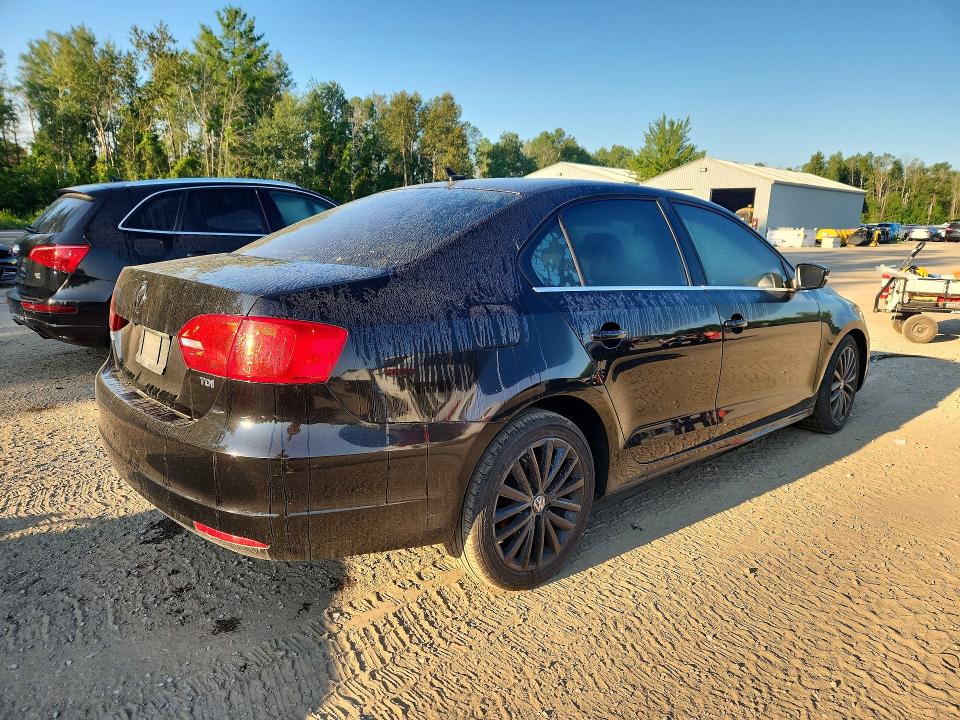 64564446 :رقم المزاد ، 3VWLL7AJ9BM108294 vin ، 2011 Volkswagen Jetta مزاد بيع