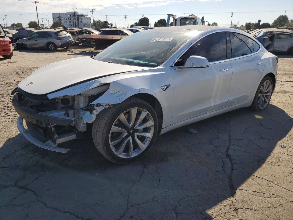 64673156 :رقم المزاد ، 5YJ3E1EBXJF088721 vin ، 2018 Tesla Model 3 مزاد بيع