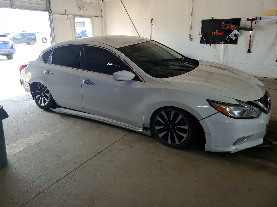 2018 Nissan Altima მანქანა იყიდება აუქციონზე, vin: 1N4AL3AP1JC199624, აუქციონის ნომერი: 64423846