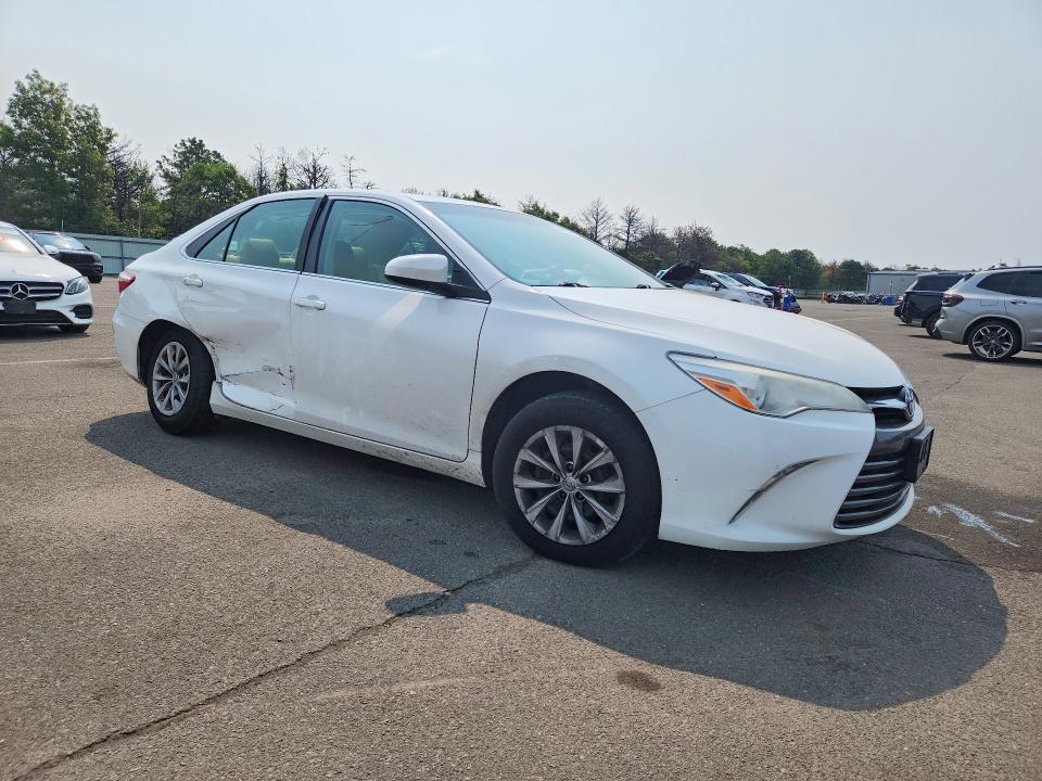 64493176 :رقم المزاد ، 4T1BF1FK4HU272640 vin ، 2017 Toyota Camry مزاد بيع