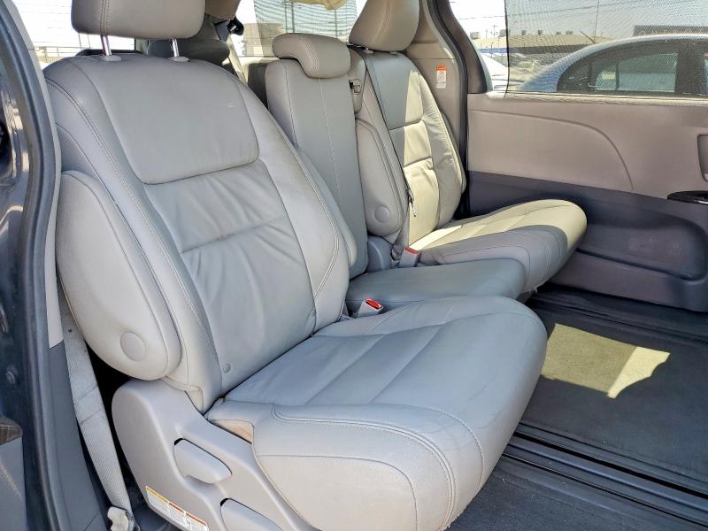 64017536 :رقم المزاد ، 5TDYK3DC9FS625585 vin ، 2015 Toyota Sienna مزاد بيع