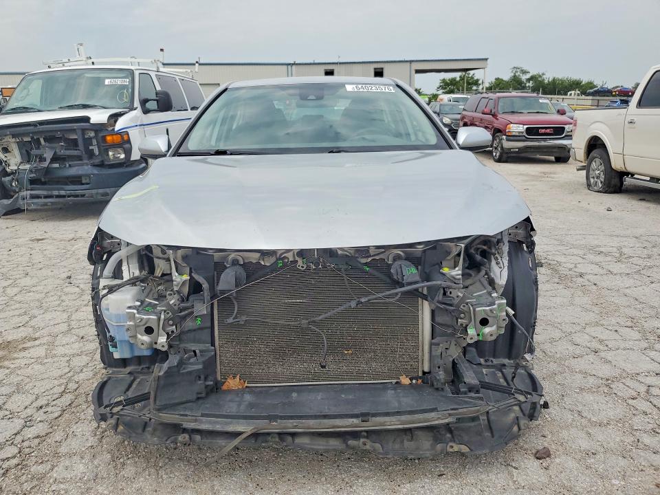 64023576 :رقم المزاد ، 4T1B11HK7KU785402 vin ، 2019 Toyota Camry مزاد بيع