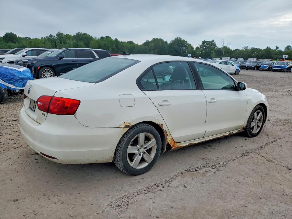 2011 Volkswagen Jetta მანქანა იყიდება აუქციონზე, vin: 3VW3L7AJXBM047490, აუქციონის ნომერი: 63790206