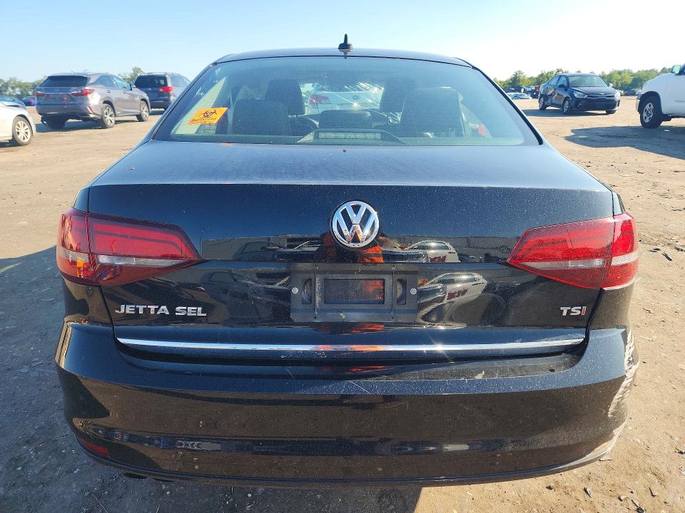 65558866 :رقم المزاد ، 3VWL17AJ6HM214393 vin ، 2017 Volkswagen Jetta مزاد بيع