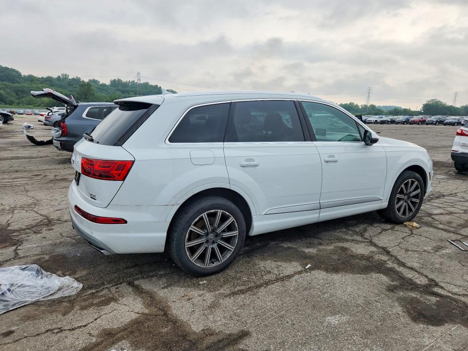Продаж на аукціоні авто 2017 Audi Q7, vin: WA1LAAF71HD000852, номер лоту: 64310306