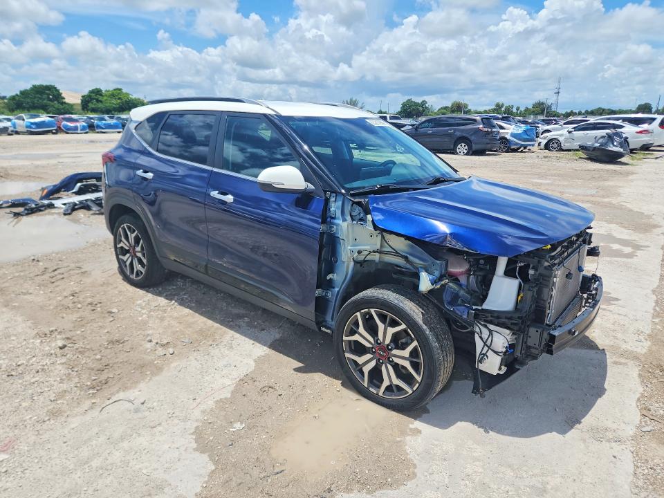 63313906 :رقم المزاد ، KNDETCA2XN7310797 vin ، 2022 Kia Seltos مزاد بيع