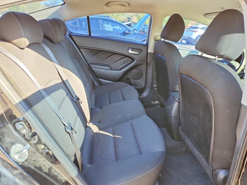 65371136 :رقم المزاد ، 3KPFK4A71JE168231 vin ، 2018 Kia Forte مزاد بيع