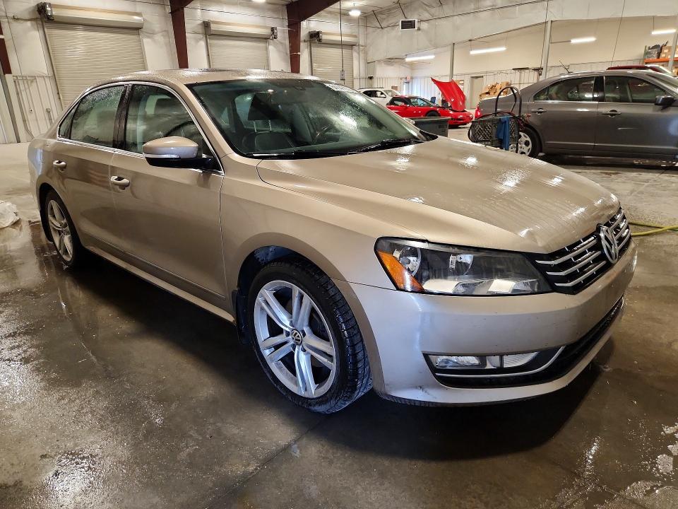 Продажа на аукционе авто 2015 Volkswagen Passat, vin: 1VWCS7A32FC075229, номер лота: 64141176