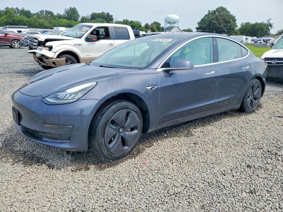 64425516 :رقم المزاد ، 5YJ3E1EAXJF155583 vin ، 2018 Tesla Model 3 مزاد بيع