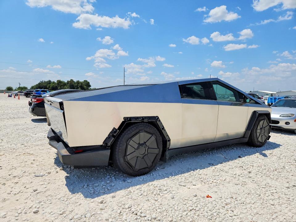 63345326 :رقم المزاد ، 7G2CEHED6SA076023 vin ، 2025 Tesla Cybertruck مزاد بيع