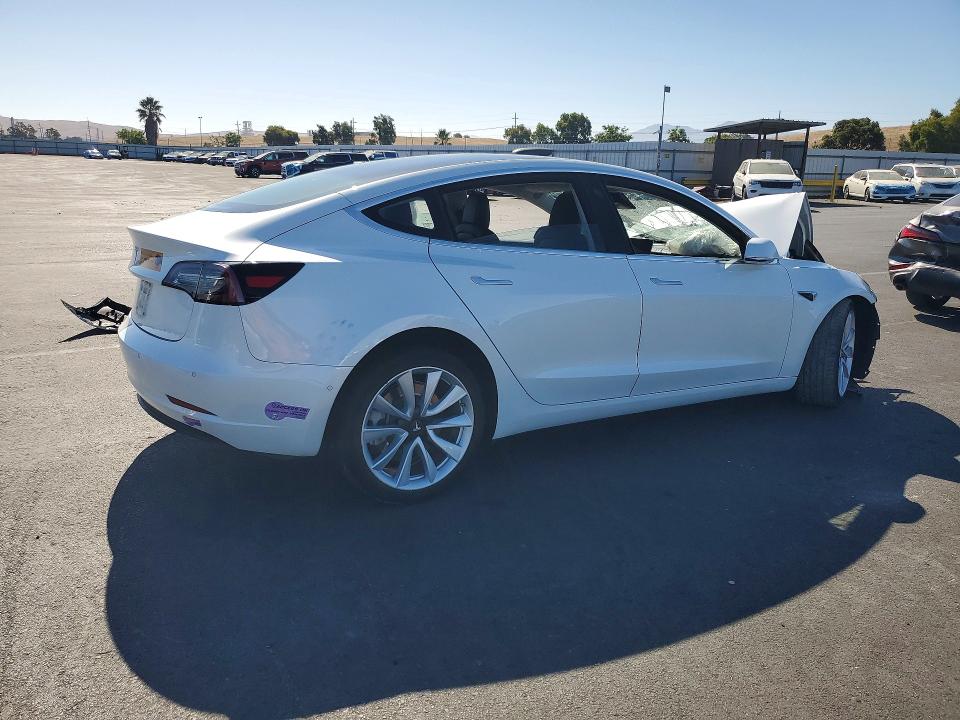 2018 Tesla Model 3 მანქანა იყიდება აუქციონზე, vin: 5YJ3E1EA2JF164780, აუქციონის ნომერი: 63813946