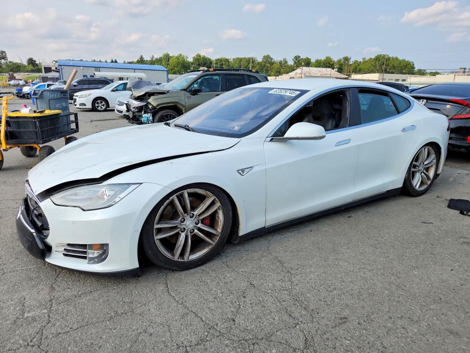 2015 Tesla Model S მანქანა იყიდება აუქციონზე, vin: 5YJSA1H49FF098040, აუქციონის ნომერი: 62629746