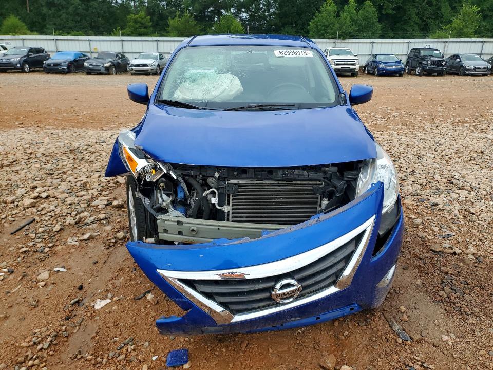62996976 :رقم المزاد ، 3N1CN7AP5HL892282 vin ، 2017 Nissan Versa مزاد بيع