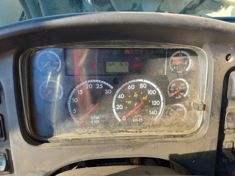 61969306 :رقم المزاد ، 1FUJC5CV7ADAT9450 vin ، 2010 Freightliner M2 مزاد بيع
