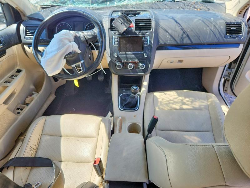 63090196 :رقم المزاد ، 3VWRZ7AJ0AM033654 vin ، 2010 Volkswagen Jetta مزاد بيع