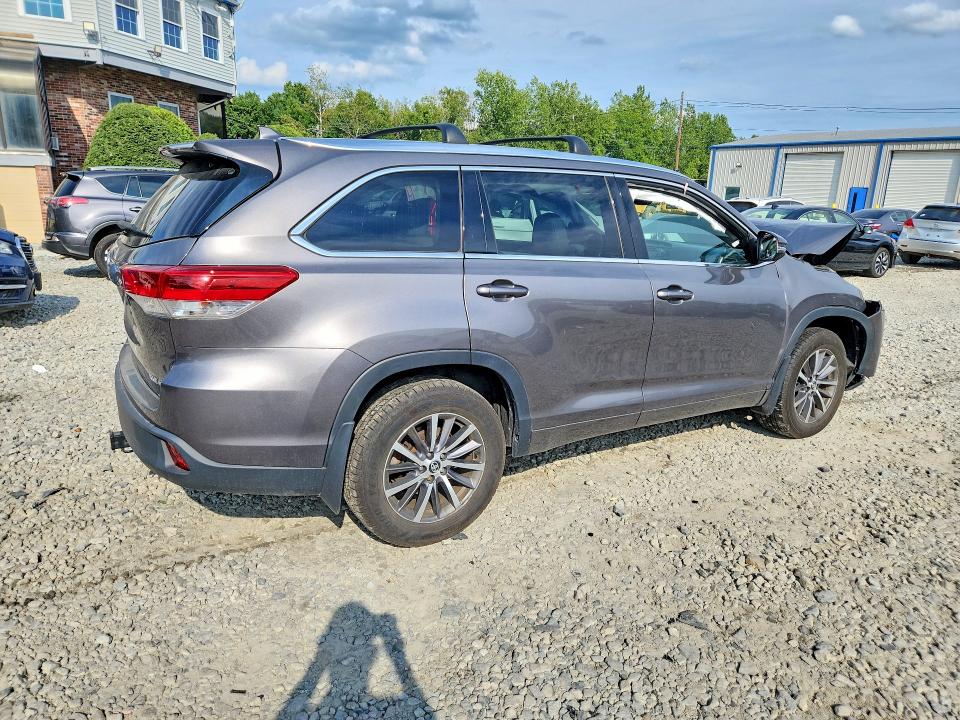 2018 Toyota Highlander მანქანა იყიდება აუქციონზე, vin: 5TDJZRFH6JS554170, აუქციონის ნომერი: 67002096