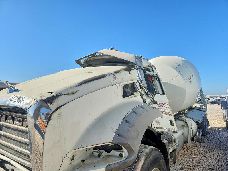 63713636 :رقم المزاد ، 1M2GR2GC7SM047145 vin ، 2025 Mack Unknown مزاد بيع