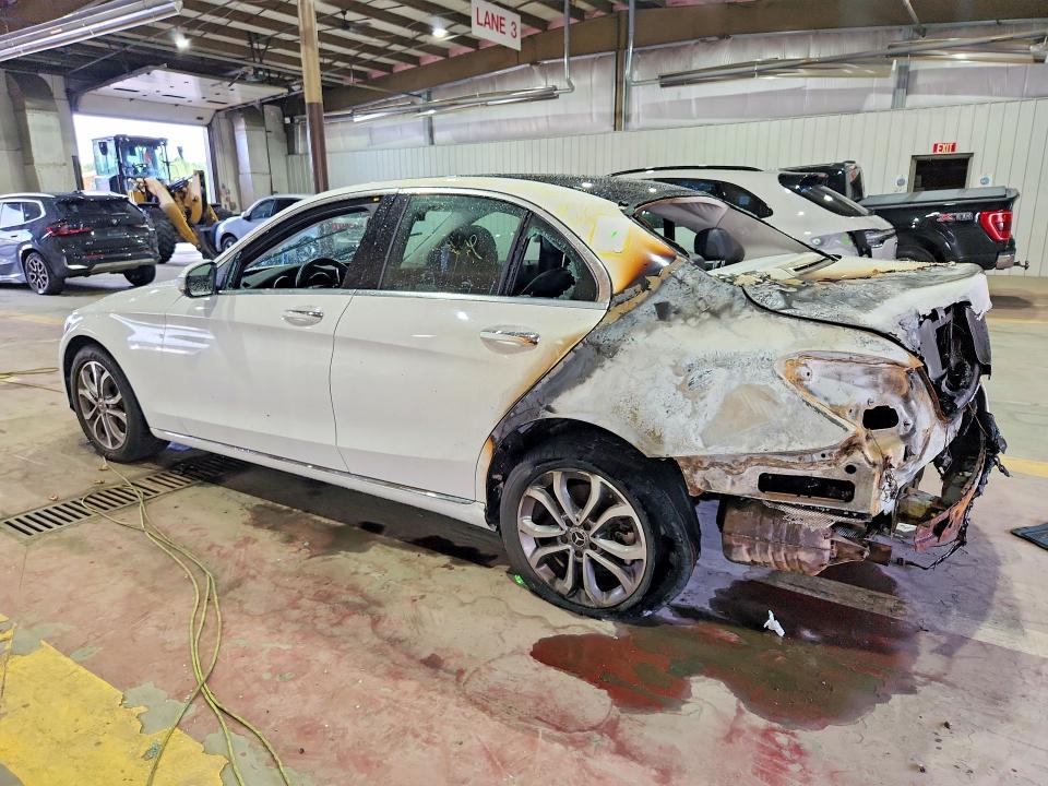 65305206 :رقم المزاد ، 55SWF4KB3HU222462 vin ، 2017 Mercedes-benz C مزاد بيع
