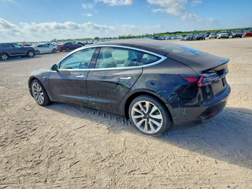 64111716 :رقم المزاد ، 5YJ3E1EB0KF195617 vin ، 2019 Tesla Model 3 مزاد بيع