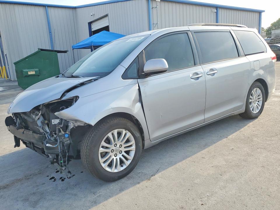 2012 Toyota Sienna მანქანა იყიდება აუქციონზე, vin: 5TDYK3DC2CS267757, აუქციონის ნომერი: 63910706