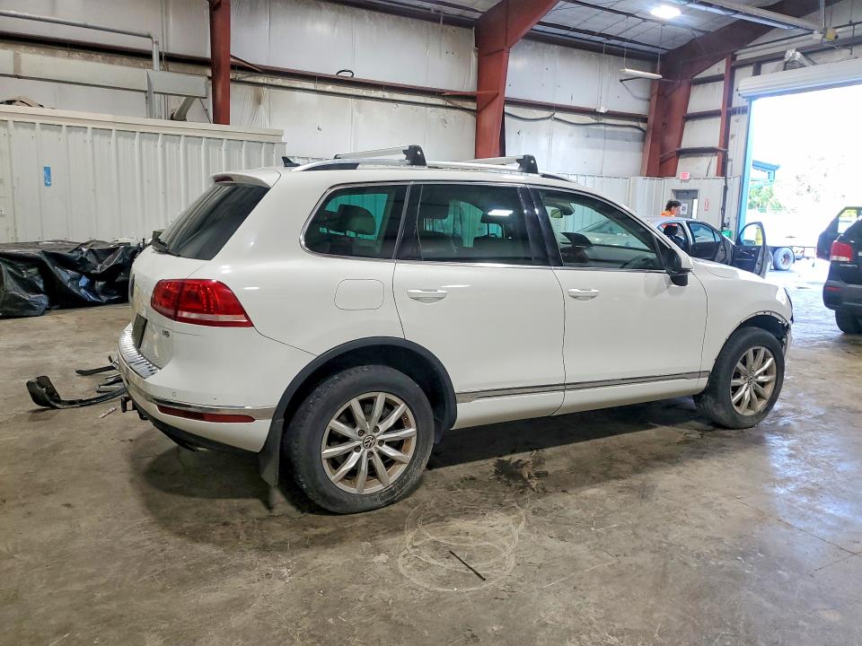 2017 Volkswagen Touareg მანქანა იყიდება აუქციონზე, vin: WVGEF7BP5HD002351, აუქციონის ნომერი: 63925616