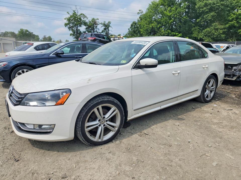 64086436 :رقم المزاد ، 1VWCN7A39DC003724 vin ، 2013 Volkswagen Passat مزاد بيع