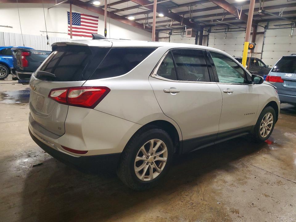 Продажа на аукционе авто 2018 Chevrolet Equinox, vin: 2GNAXJEV9J6210834, номер лота: 63352346